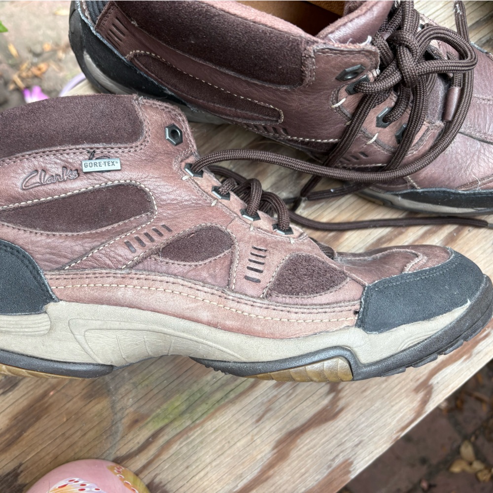 Clarks size 9 Durable Brown hiking 🥾 Outdoor  Boots
